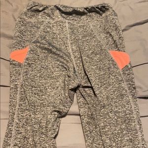 grey leggings with pink pockets